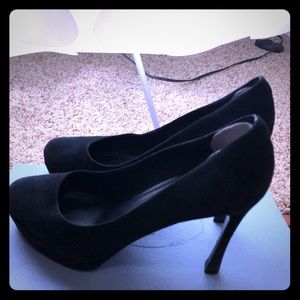 YSL high heel shoes size 7 （Yves Saint Laurent)